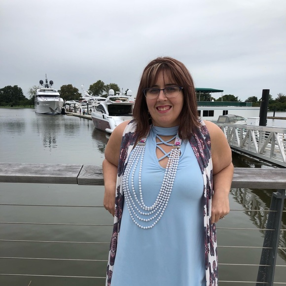 Meet your Posher, Cassandra - Picture 2 of 2